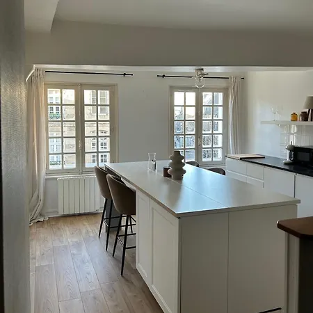 Spacieux Appartement Au Coeur Du Centre Historique De Dinan Exterior foto