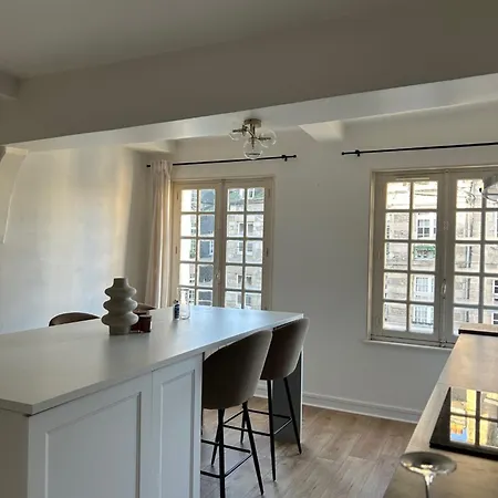 Spacieux Appartement Au Coeur Du Centre Historique De Dinan Exterior foto